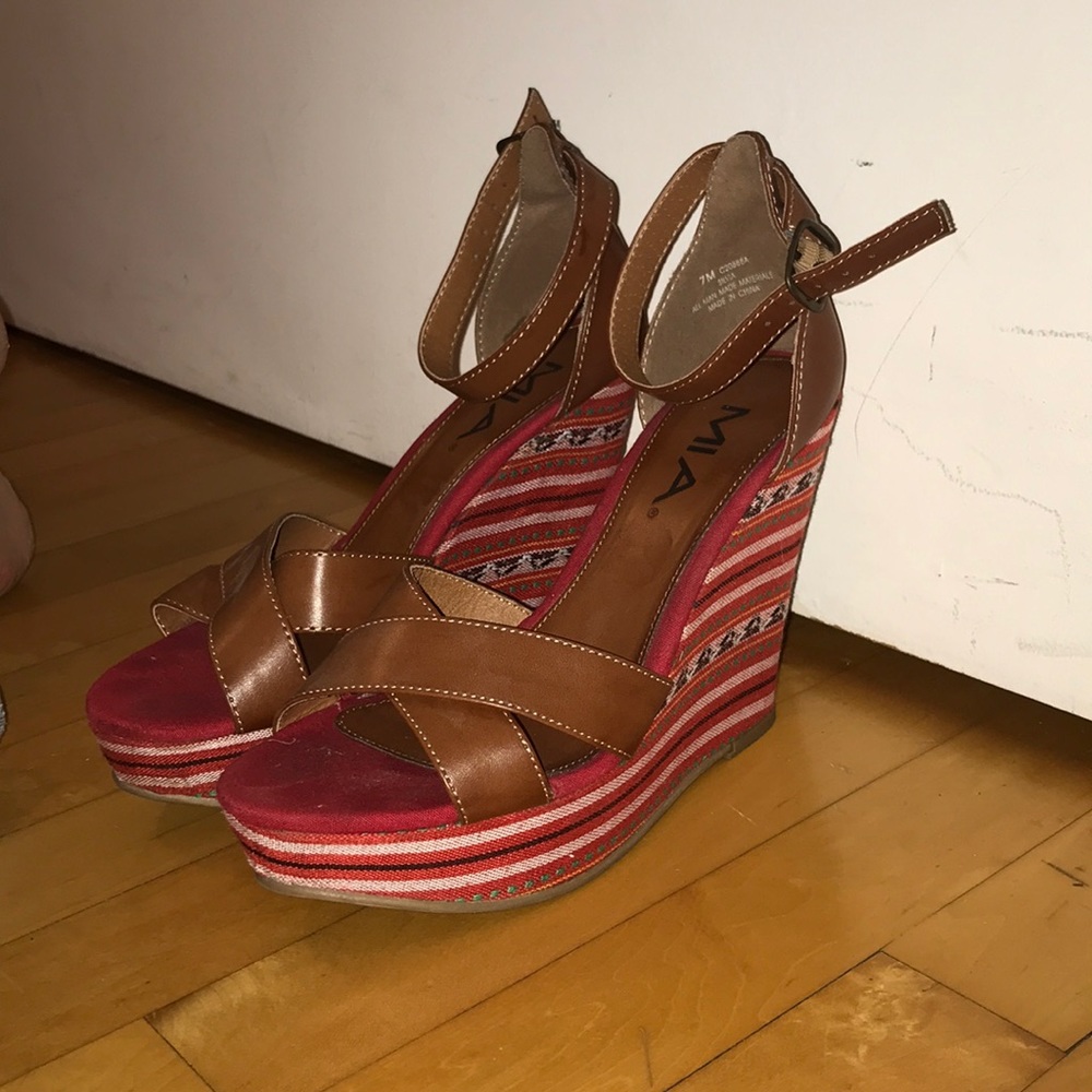 MIA Wedges